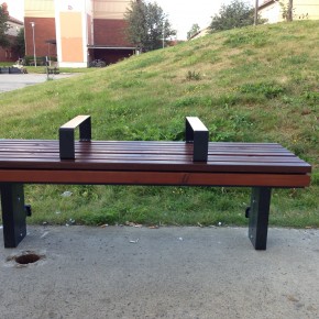"Bum proof benches" i kollektivtrafiken "Bum proof benches" i kollektivtrafiken